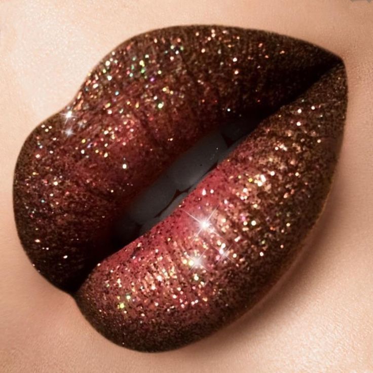 10 Glitter Makeup Looks You Amp 39 Re Going To Want To Copy Asap Society19 Glitter Makeup Looks