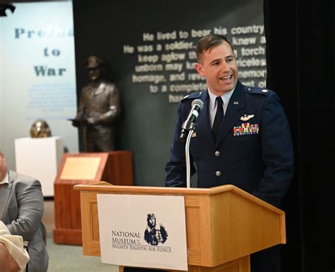 100Th Arw Airmen Meet Legendary Heroes Of Wwii At 100Th Bg Reunion In