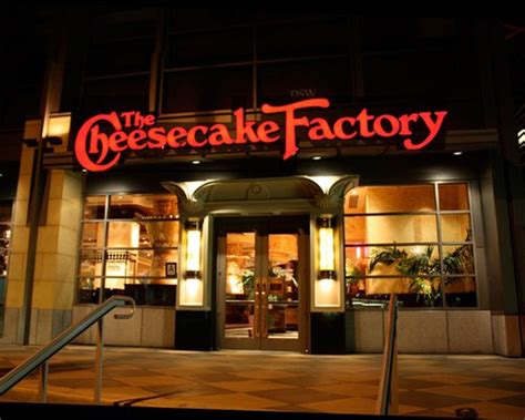 11 Thoughts You Have When You Go To The Cheesecake Factory The