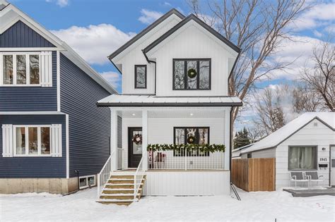 11 White House With Black Trim Ideas For Dazzling Visual Black House