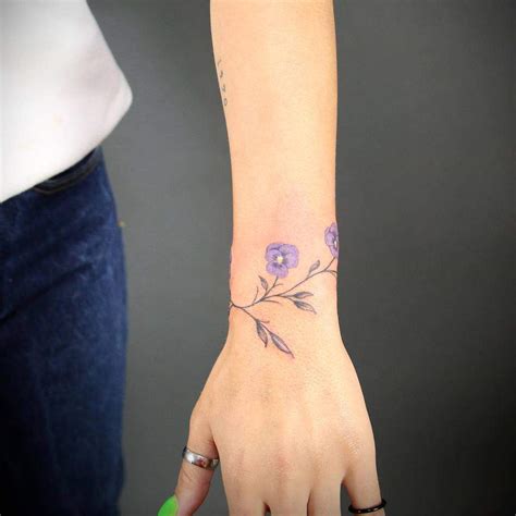 18+ Wrist Ink Ideas: Beautiful Flower Tattoo Inspiration