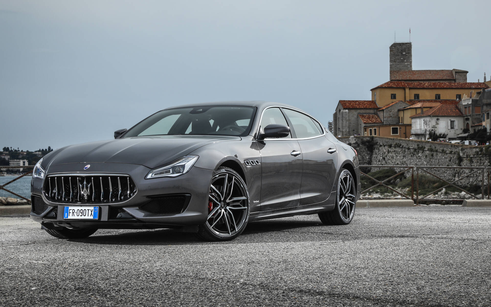 2022 Maserati Quattroporte Pictures