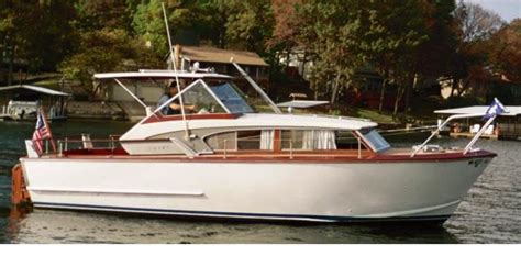 28 Feet 1963 Owens Flagship Cruiser 27108 Antique Boat America