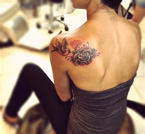 65 Trendy Roses Shoulder Tattoos