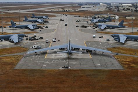 Airmen Ready B 52H Stratofortresses During Global Thunder 19 At Minot