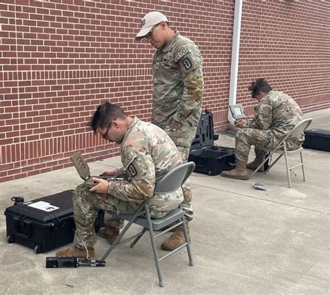 Army Explosive Ordnance Disposal Soldiers Train To Field New Robots On