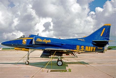 Blue Angels Fly The A 4 Skyhawk Us Navy Blue Angels Blue Angels