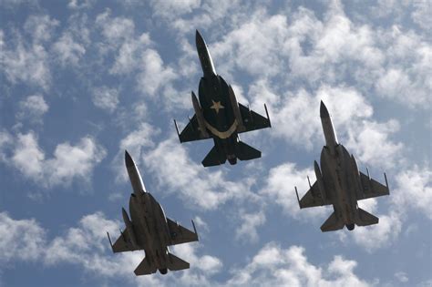 Can Pakistan S New Fighter Jets Take On Indian Aircraft Carriers The