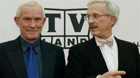 Comedian Tom Smothers One Half Of The Smothers Brothers Dies At 86