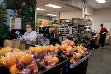 Federal Way Food Bank Serves Nearly 600 New Families During Pandemic