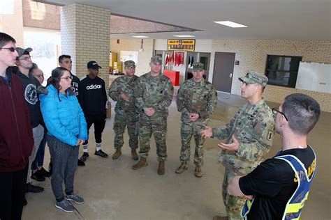 Future Soldiers Get Glimpse Of Basic Training At Fort Sill Article