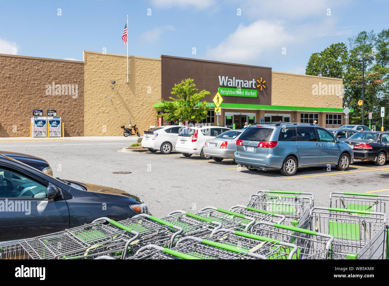 Hickory Nc Usa 22 June 18 Walmart Neighborhood Markets Are A Chain