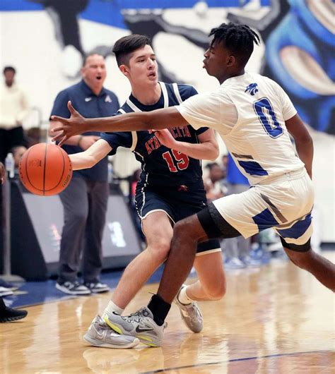 Houston Boys Basketball C E King Battles Past Atascocita For Key Win