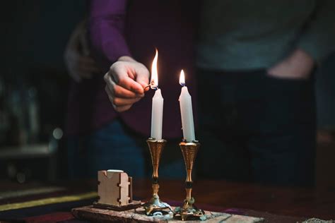 How Many Shabbat Candles Should Be Lit My Jewish Learning