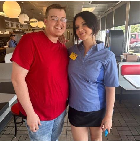 Lana Del Rey S Surprise Shift At Alabama S Waffle House Sparks