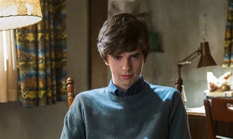 Norman Killed Emma S Mother On Bates Motel Which May Foreshadow