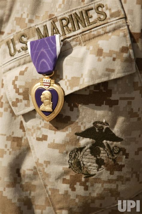 Photo Marines Receive Purple Heart Wax2004042453 Upi Com