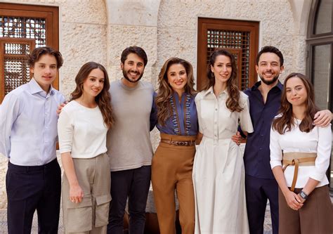 Queen Rania Celebrates Her 52Nd Birthday By Sharing A Photo With Her