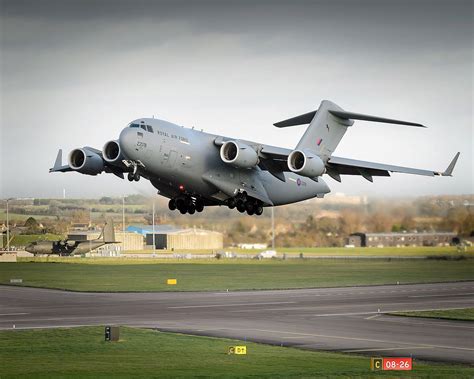 Royal Air Force C 17 Globemaster Iii Landing At Raf Brize Norton Stock