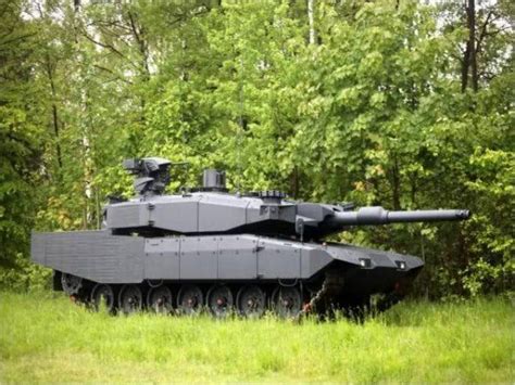 Secret Unveiling Of Leopard 2A8 Model To German Secretary Of Defense