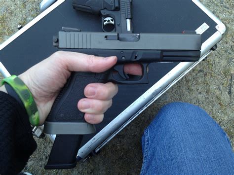 Select Fire Full Auto Glock 22 40 S W Machine Pistol At The Range Sts