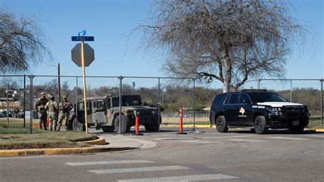 Stand At Eagle Pass Texas National Guard Heads For The Border