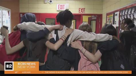 Students Learn To Shine At Edward R Murrow High School Cbs New York