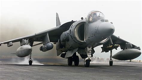 The Incredible Capabilities Of The Legendary Harrier Jump Jet