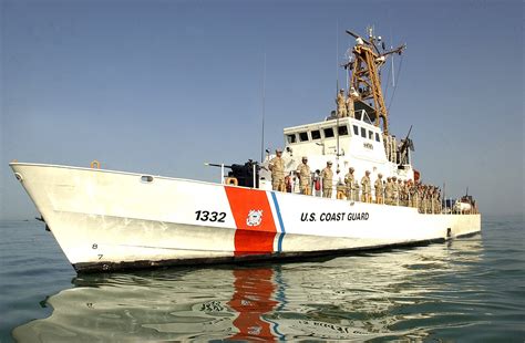 The Long Blue Line 20 Years Oif Coast Guard Combat Operations In