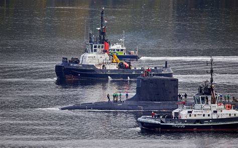 Us Navy Virginia Class Submarine Arriving In Faslane R Submarines