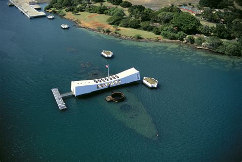 Uss Arizona Memorial At Pearl Harbor Oahu Uss Arizona Memorial At