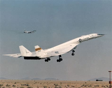 Video This Is What An Xb 70 Valkyrie Bomber Crash Landing Looks Like