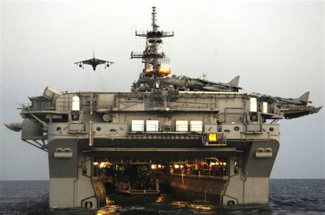 Wasp Class Amphibious Assault Ship Lhd Landing Dock Us Navy